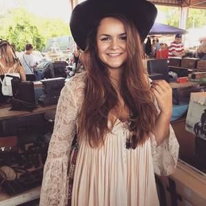 Meet your Posher, Olivia